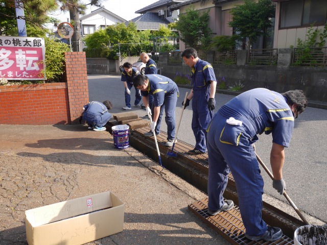 ✨本社周辺の清掃作業を行いました✨